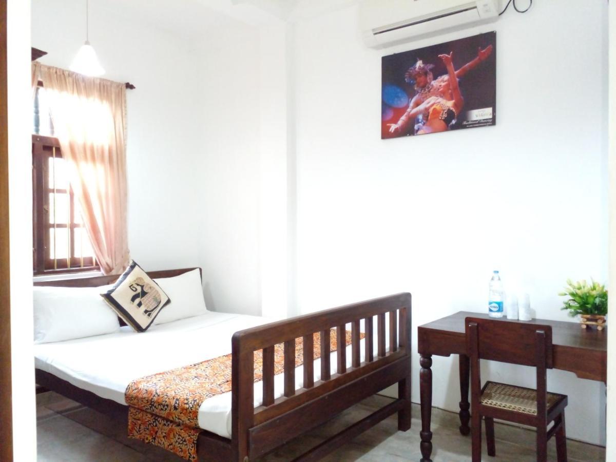 Muduna Walawwa Resort Kandy Luaran gambar