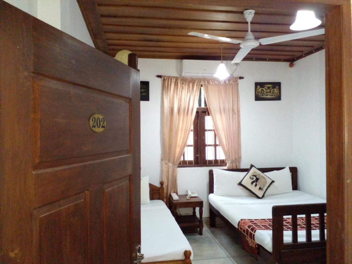 Muduna Walawwa Resort Kandy Luaran gambar